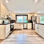 Cozy Waterfront Niagara River Retreat