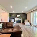 Cozy Waterfront Niagara River Retreat