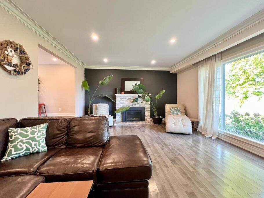Cozy Waterfront River Retreat Niagara Falls
