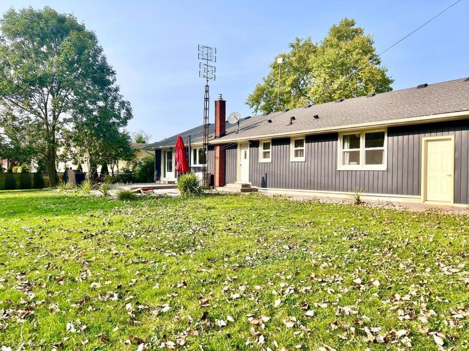 Cozy Waterfront River Retreat * Niagara Falls