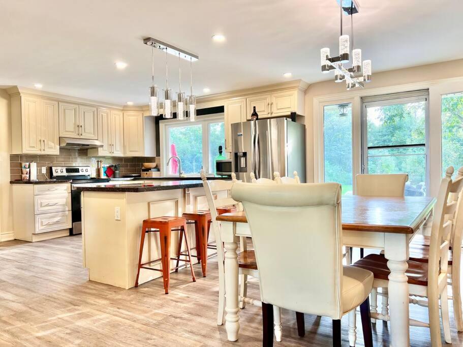 Holiday home Cozy Waterfront River Retreat Niagara Falls